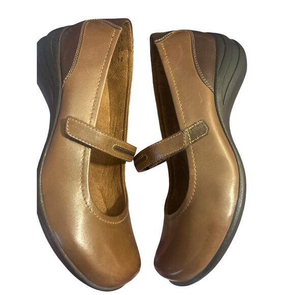 Brn/Taupe Hush Puppies Woman’s Sz 8.5, Slip On Comfort Shoes, Easy Strap around - Picture 4 of 9